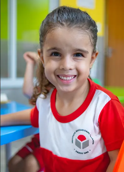 Aluna do Radeane com uniforme